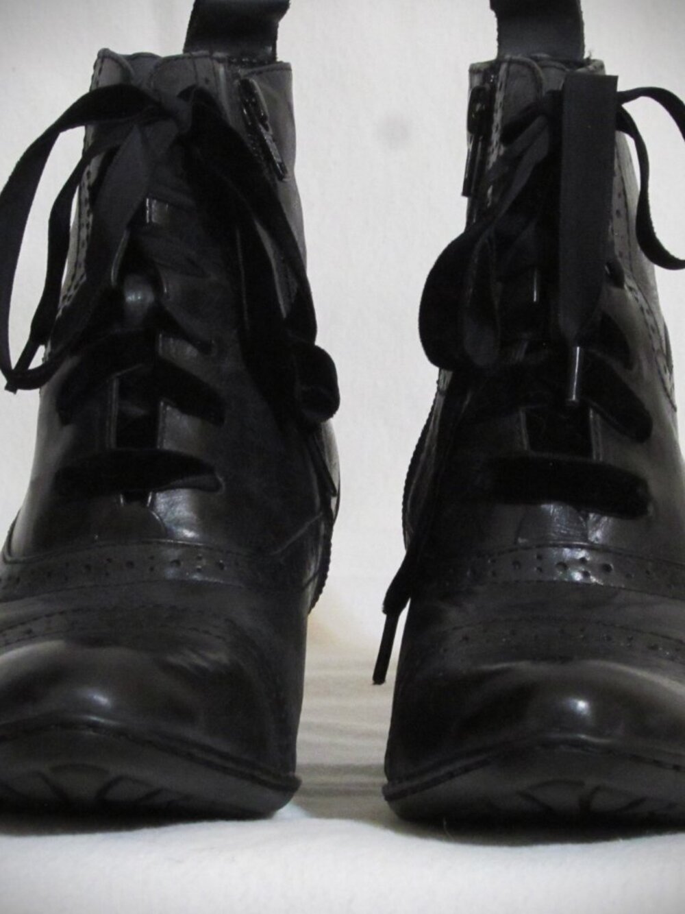 Womens Ladies Born Black Leather Lace Up "Peasant" Heels Boots 8.5 M Orig $190 - Picture 3 of 10